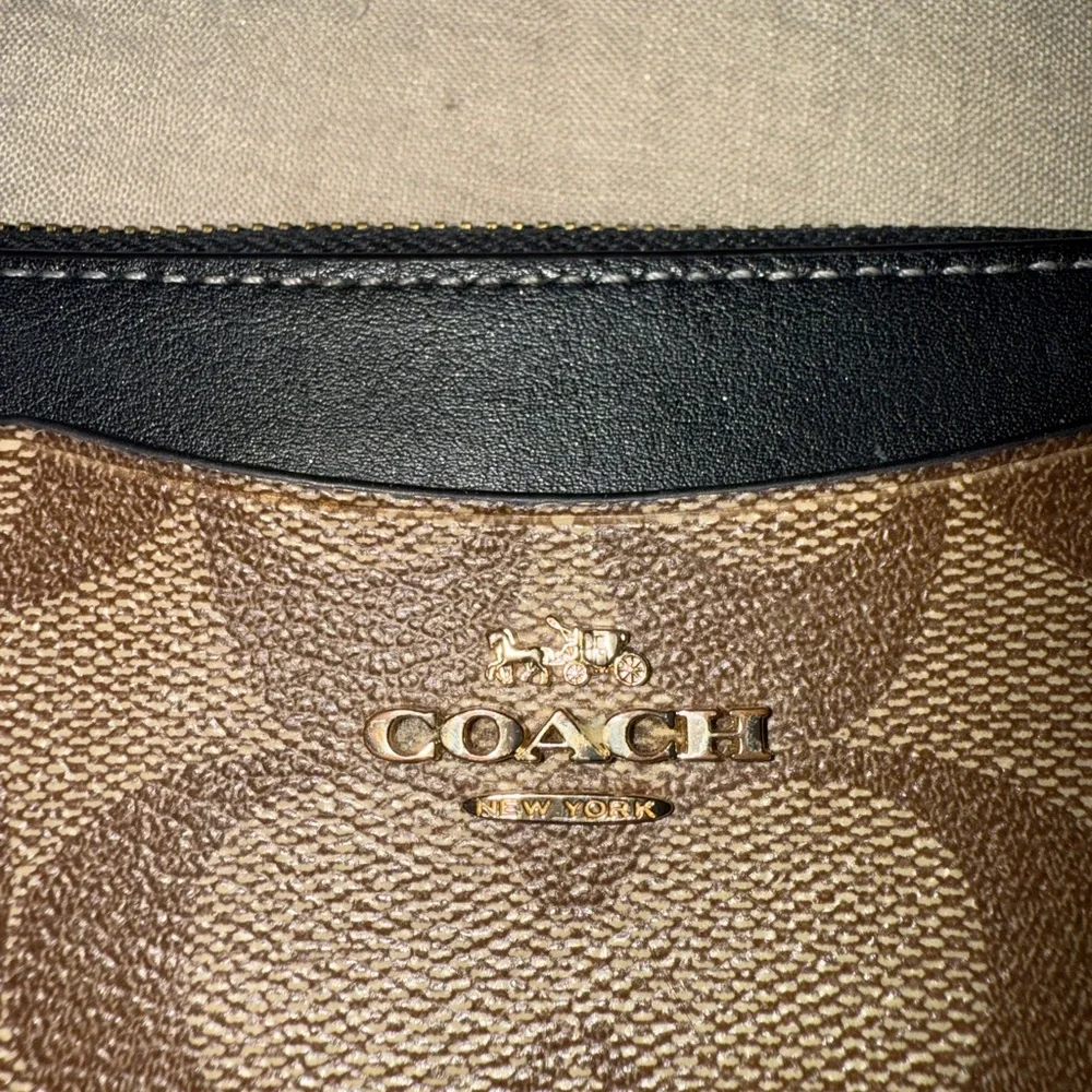 Coach Multifunctional Signature Zip Around Card Case with Black Trim and Keyring